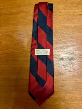 🐘 Classic Vintage Made in USA Hand Sewn Banana Republic Silk Tie Red Navy Stripe